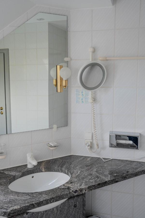 Eventlocation & Hotel Schloss Neuburg Obrigheim Екстериор снимка