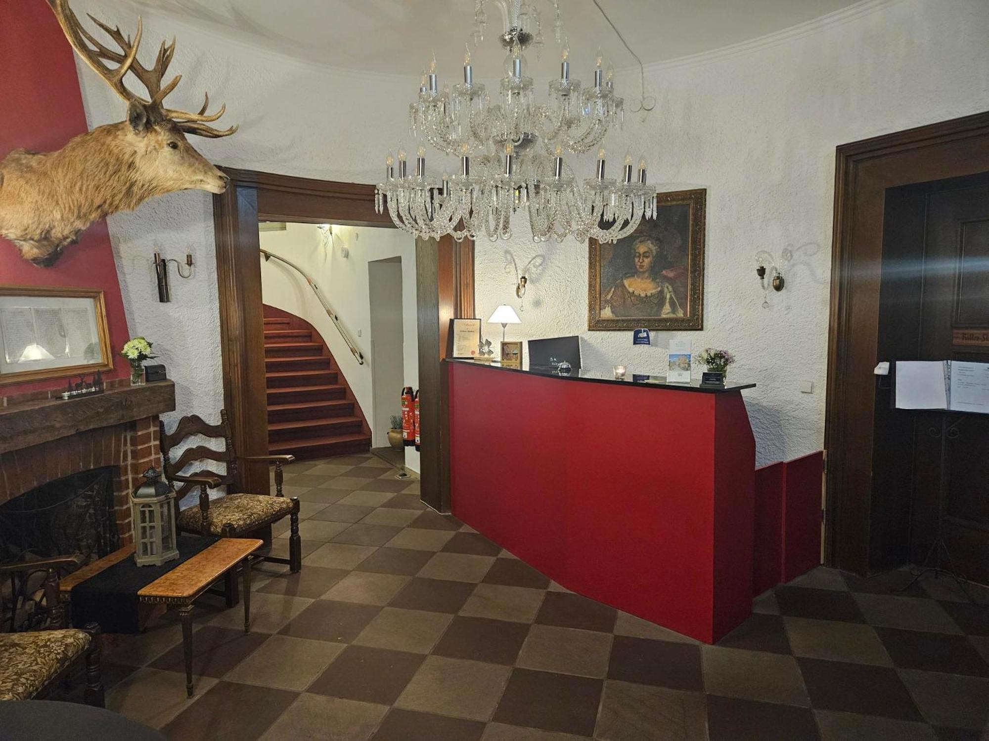Eventlocation & Hotel Schloss Neuburg Obrigheim Екстериор снимка